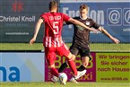 Stefan Fleischmann (li.) blockte das Solo von Maximilian Brehm ansatzlos. 