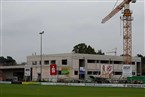 Das neue Funktionsgebäude des FSV Erlangen-Bruck nimmt langsam Formen an.