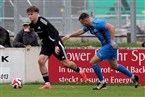 Adin Mehic wird von Anton Gnerlich verfolgt.