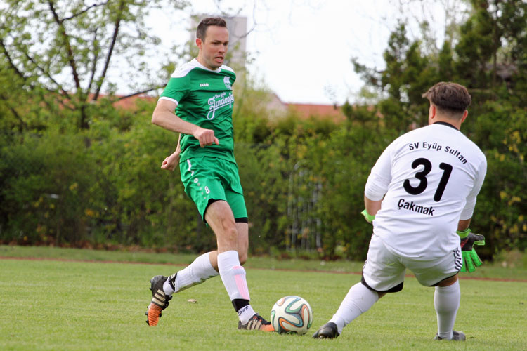 Da wäre es fast passiert: "Günni" Cakmak verhindert das 5:4.