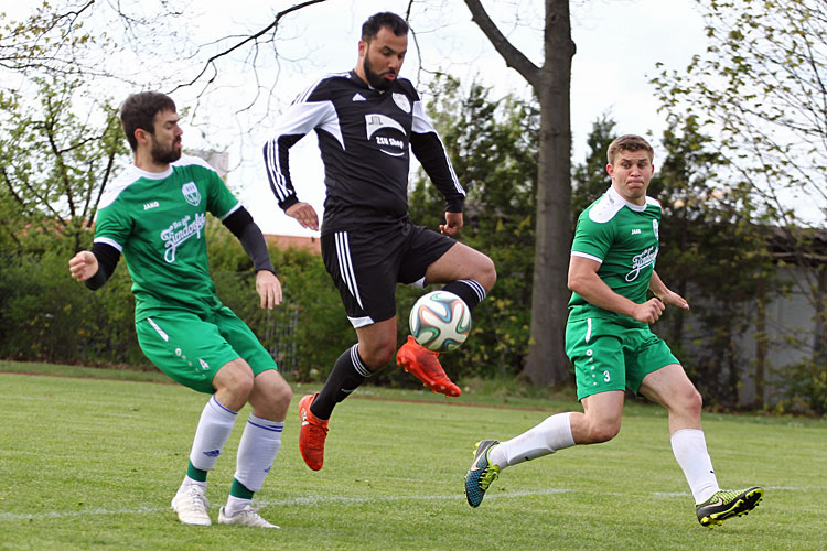 Erneut stand Mehmet Karanfil richtig und netzte zum 2:0 ein. | Foto: fussballn.de