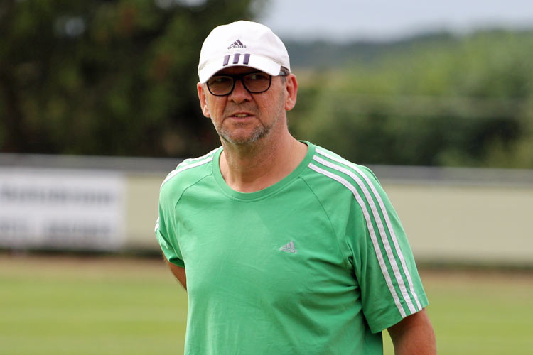 Veitsbronns Markus Hütter hinterfragt neben dem finanziellen Aspekt auch den sportlichen Wert der Liga für seinen ASV Veitsbronn. | Foto: fussballn.de
